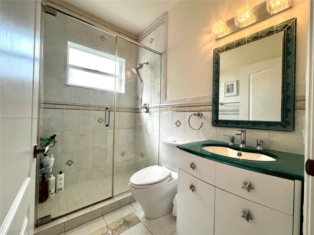 9764 NW 32nd St, Doral FL 33172