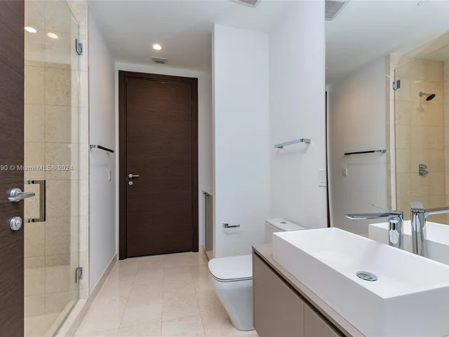 1000 Brickell Plaza # 5906, Miami FL 33131