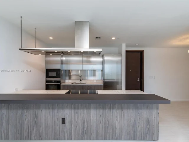 1000 Brickell Plaza # 5906, Miami FL 33131