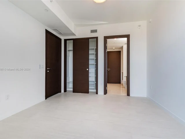 1000 Brickell Plaza # 5906, Miami FL 33131