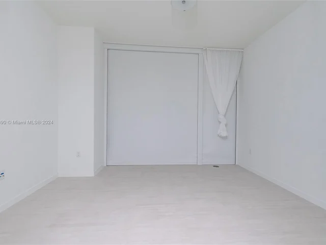 1000 Brickell Plaza # 5906, Miami FL 33131