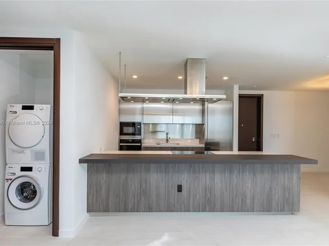 1000 Brickell Plaza # 5906, Miami FL 33131