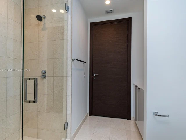 1000 Brickell Plaza # 5906, Miami FL 33131