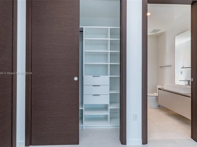 1000 Brickell Plaza # 5906, Miami FL 33131