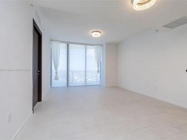 1000 Brickell Plaza # 5906, Miami FL 33131