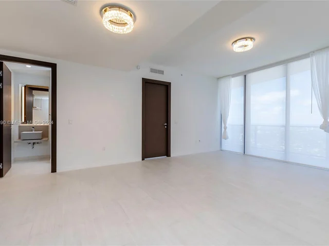 1000 Brickell Plaza # 5906, Miami FL 33131