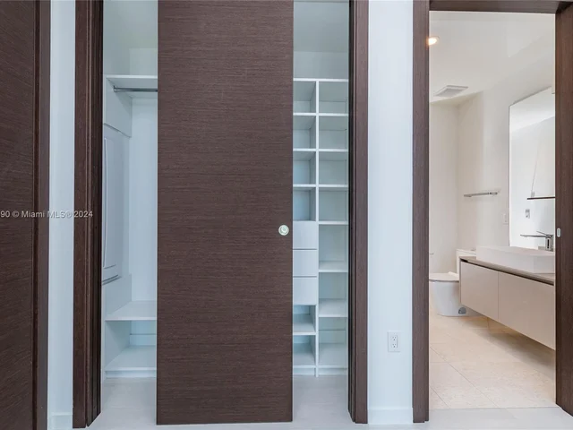 1000 Brickell Plaza # 5906, Miami FL 33131