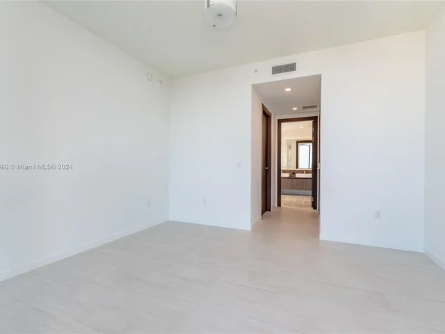 1000 Brickell Plaza # 5906, Miami FL 33131