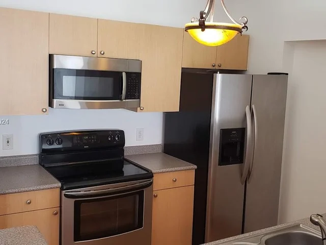 1919 Van Buren St # 403A, Hollywood FL 33020