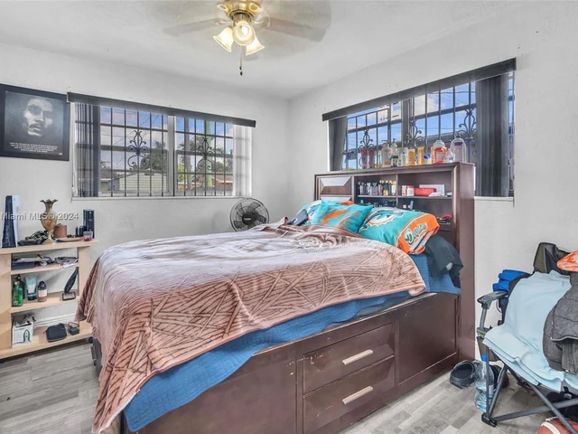 975 NW 199th St, Miami Gardens FL 33169