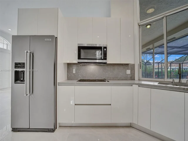 2631 Oakbrook Ln, Weston FL 33332