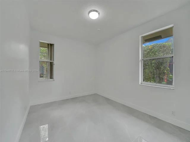 2631 Oakbrook Ln, Weston FL 33332