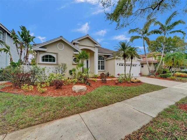 2631 Oakbrook Ln, Weston FL 33332