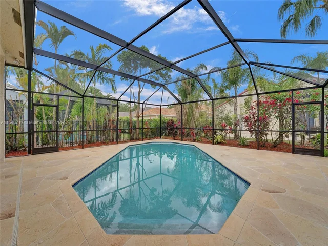 2631 Oakbrook Ln, Weston FL 33332