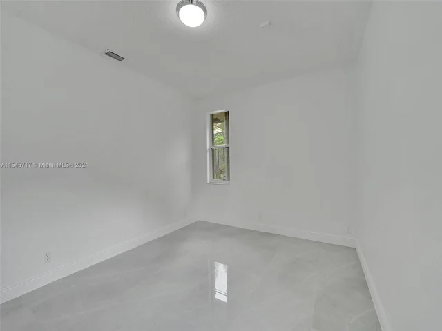 2631 Oakbrook Ln, Weston FL 33332