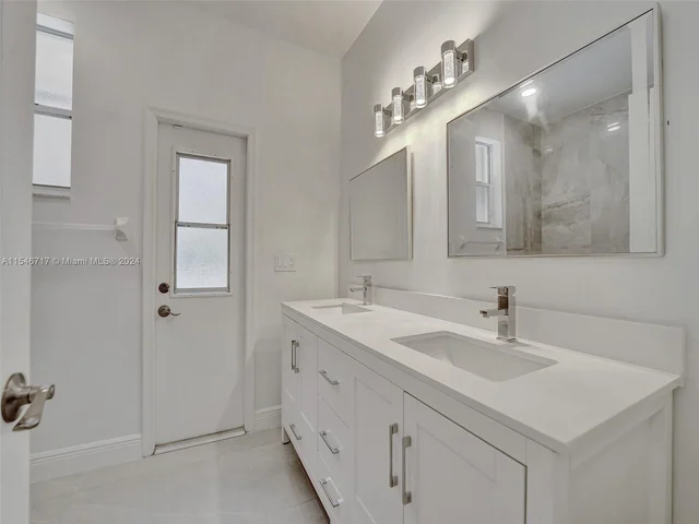 2631 Oakbrook Ln, Weston FL 33332