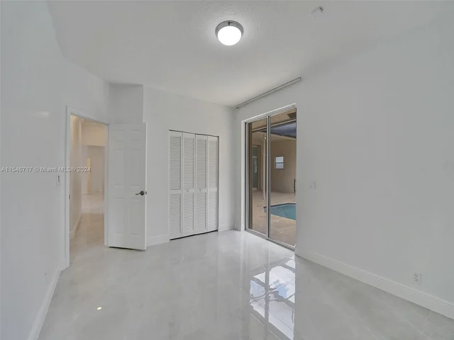 2631 Oakbrook Ln, Weston FL 33332