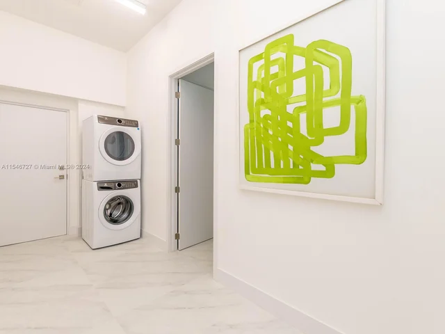 3750 Yacht Club Dr, Aventura FL 33180