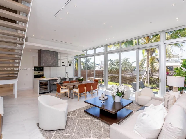 3750 Yacht Club Dr, Aventura FL 33180