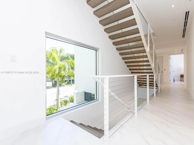 3750 Yacht Club Dr, Aventura FL 33180