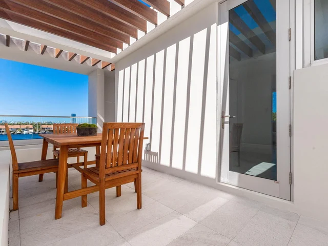 3750 Yacht Club Dr, Aventura FL 33180