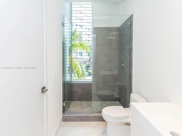 3750 Yacht Club Dr, Aventura FL 33180