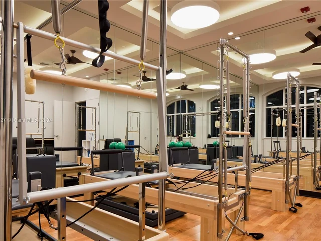 3750 Yacht Club Dr, Aventura FL 33180