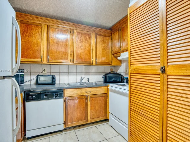 2641 Riverside Dr # 6, Coral Springs FL 33065