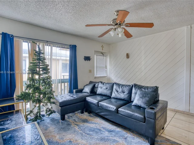 2641 Riverside Dr # 6, Coral Springs FL 33065