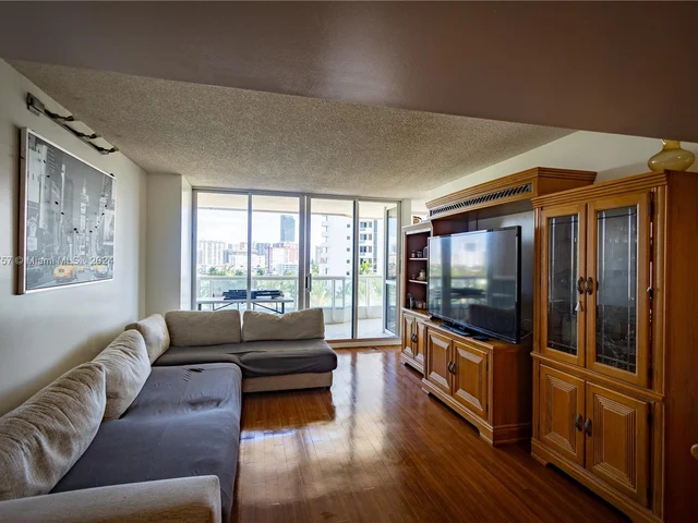 21205 Yacht Club Dr # 901, Aventura FL 33180