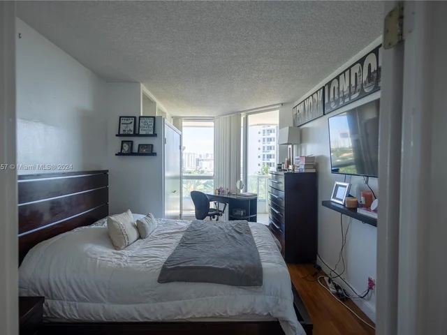 21205 Yacht Club Dr # 901, Aventura FL 33180