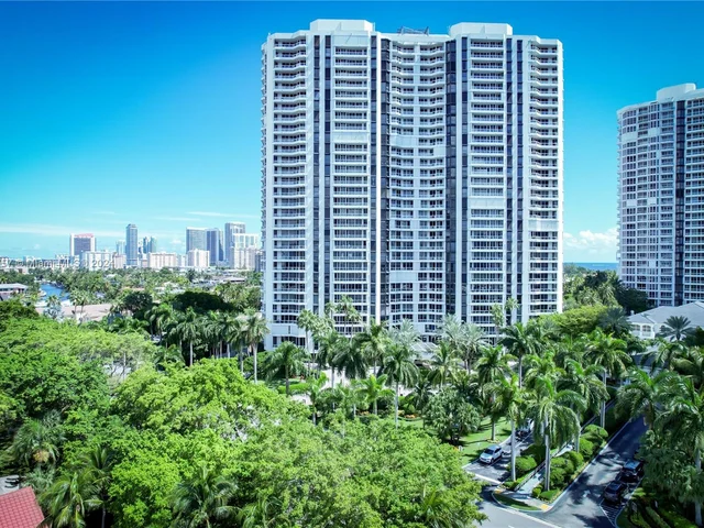 21205 Yacht Club Dr # 901, Aventura FL 33180