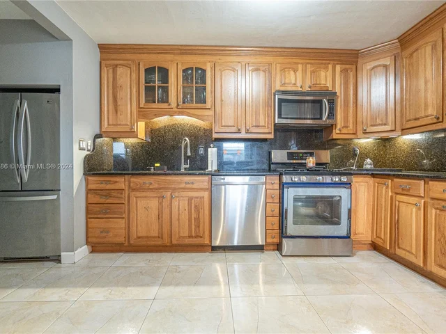 5517 NE 6th Ave, Oakland Park FL 33334