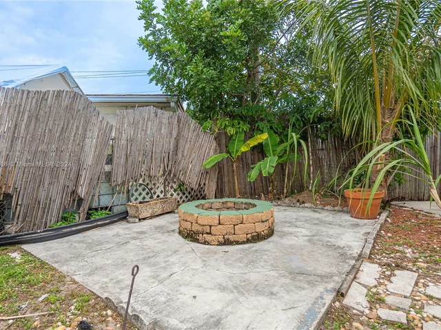 5517 NE 6th Ave, Oakland Park FL 33334