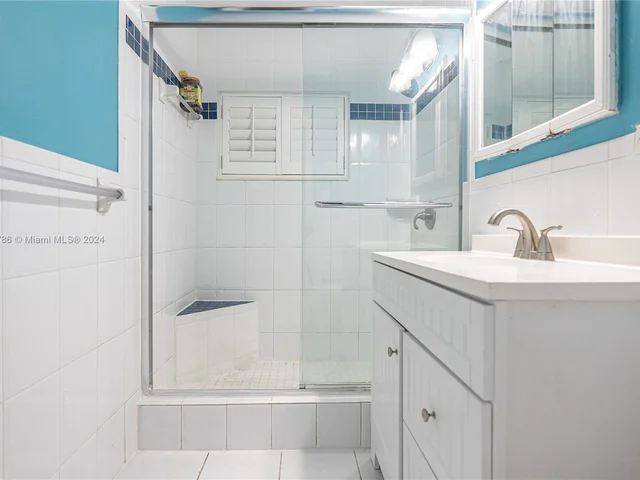 5517 NE 6th Ave, Oakland Park FL 33334