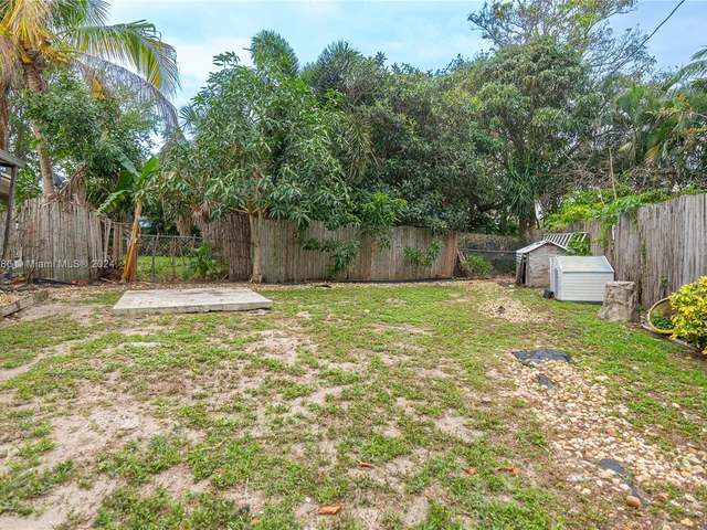 5517 NE 6th Ave, Oakland Park FL 33334