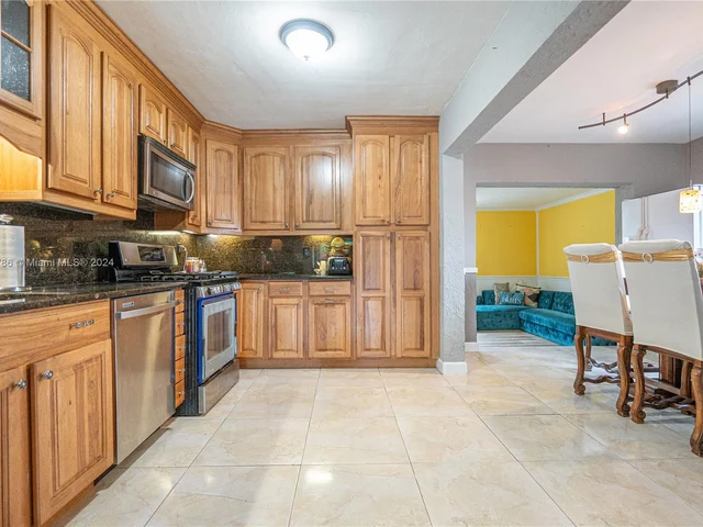 5517 NE 6th Ave, Oakland Park FL 33334