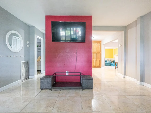 5517 NE 6th Ave, Oakland Park FL 33334