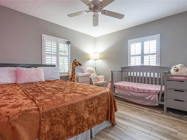 5517 NE 6th Ave, Oakland Park FL 33334