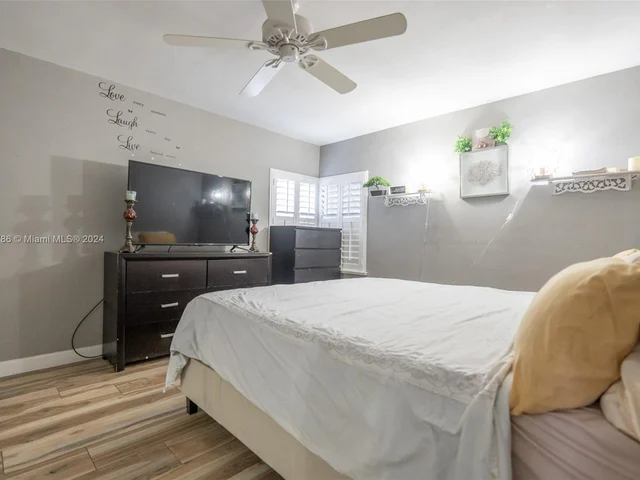 5517 NE 6th Ave, Oakland Park FL 33334