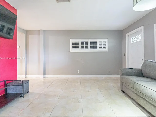 5517 NE 6th Ave, Oakland Park FL 33334