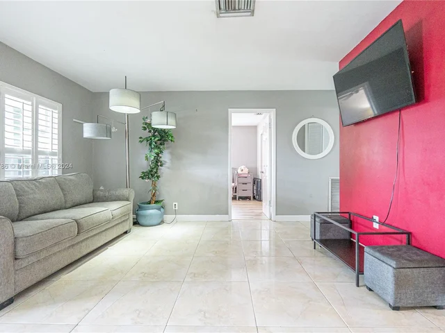 5517 NE 6th Ave, Oakland Park FL 33334