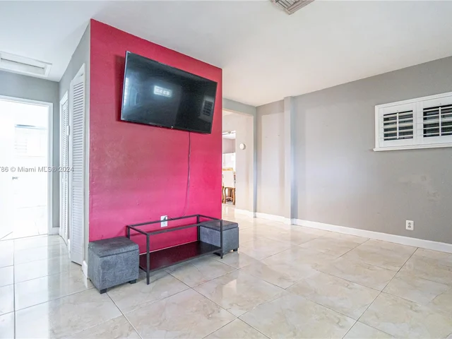 5517 NE 6th Ave, Oakland Park FL 33334