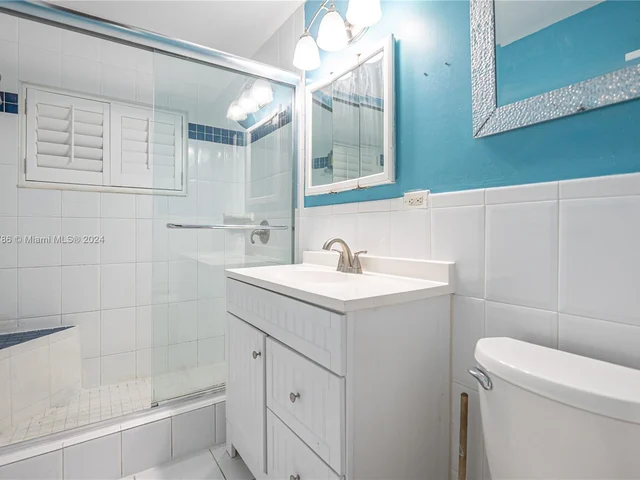 5517 NE 6th Ave, Oakland Park FL 33334