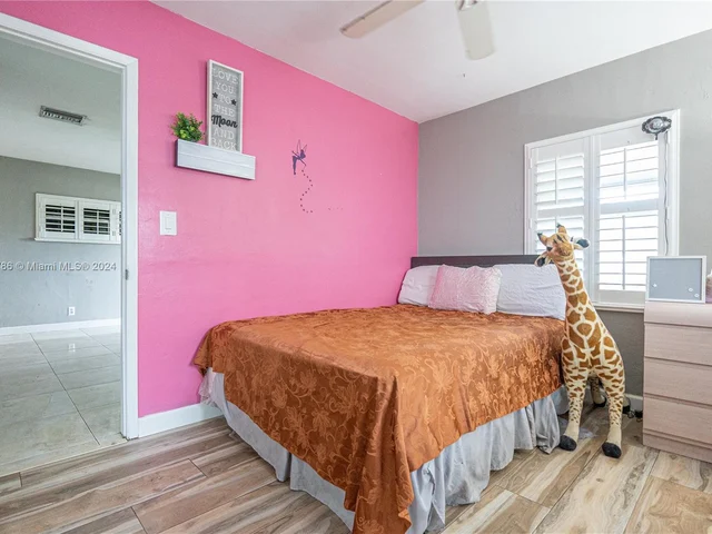 5517 NE 6th Ave, Oakland Park FL 33334