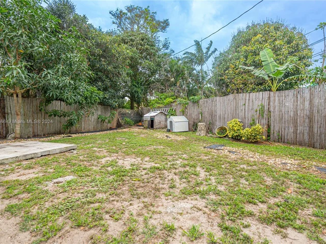 5517 NE 6th Ave, Oakland Park FL 33334