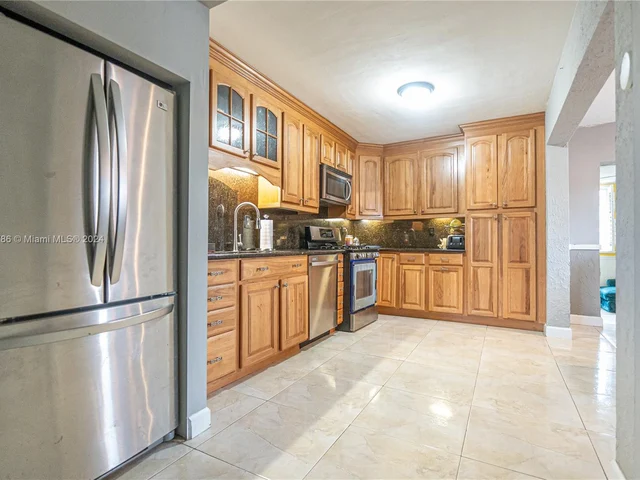 5517 NE 6th Ave, Oakland Park FL 33334