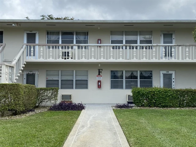 142 Cambridge F # 142, West Palm Beach FL 33417