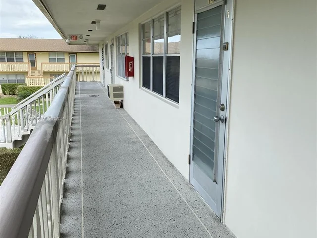 142 Cambridge F # 142, West Palm Beach FL 33417