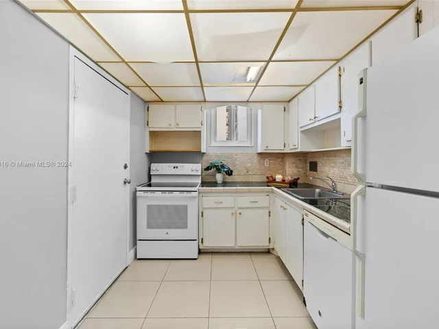 7928 West Dr # 405, North Bay Village FL 33141